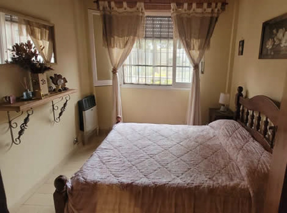 Casa con patio y parrilla en Las Toninas miniatura 8