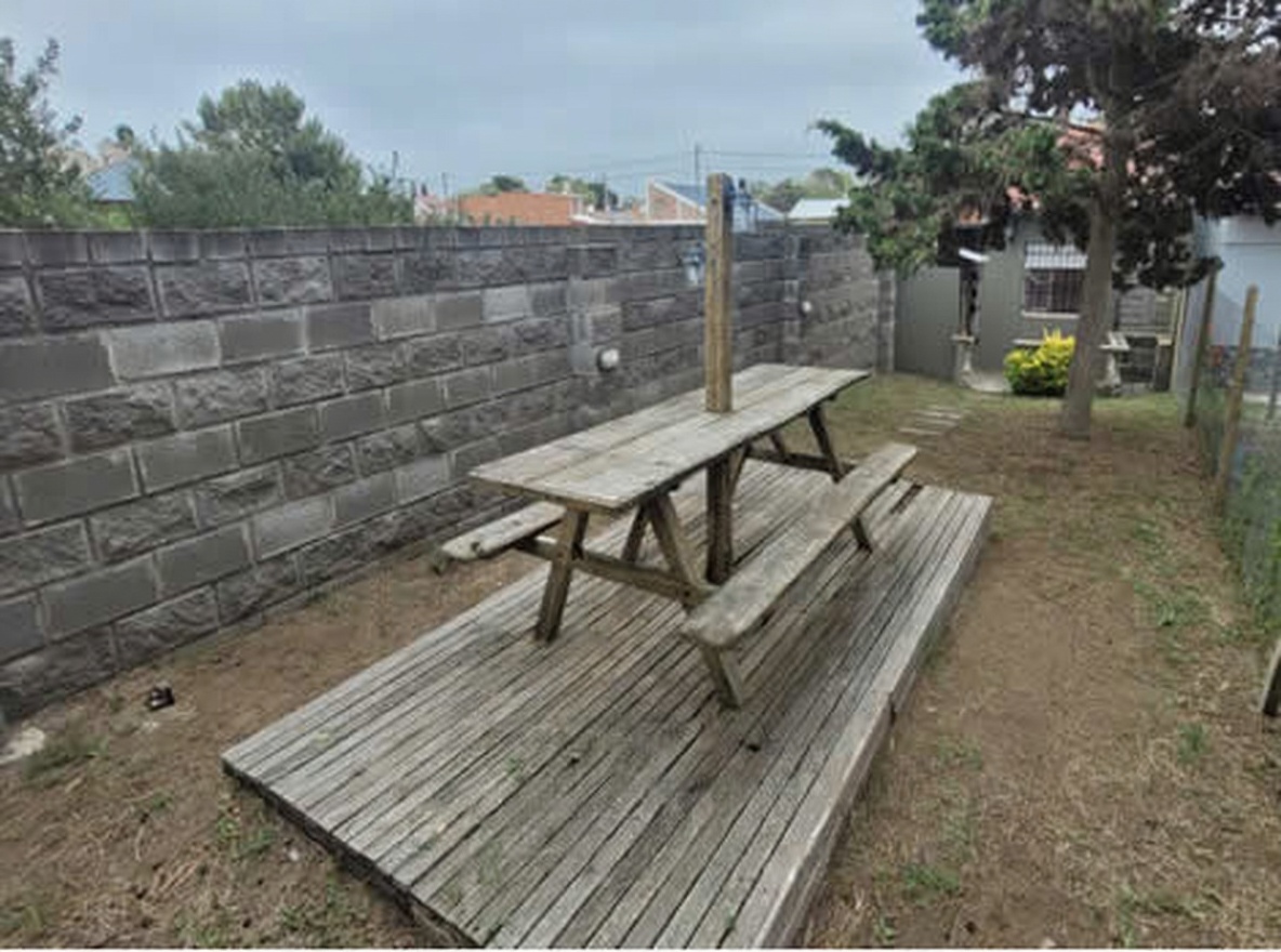 Casa con patio y parrilla en Las Toninas miniatura 10