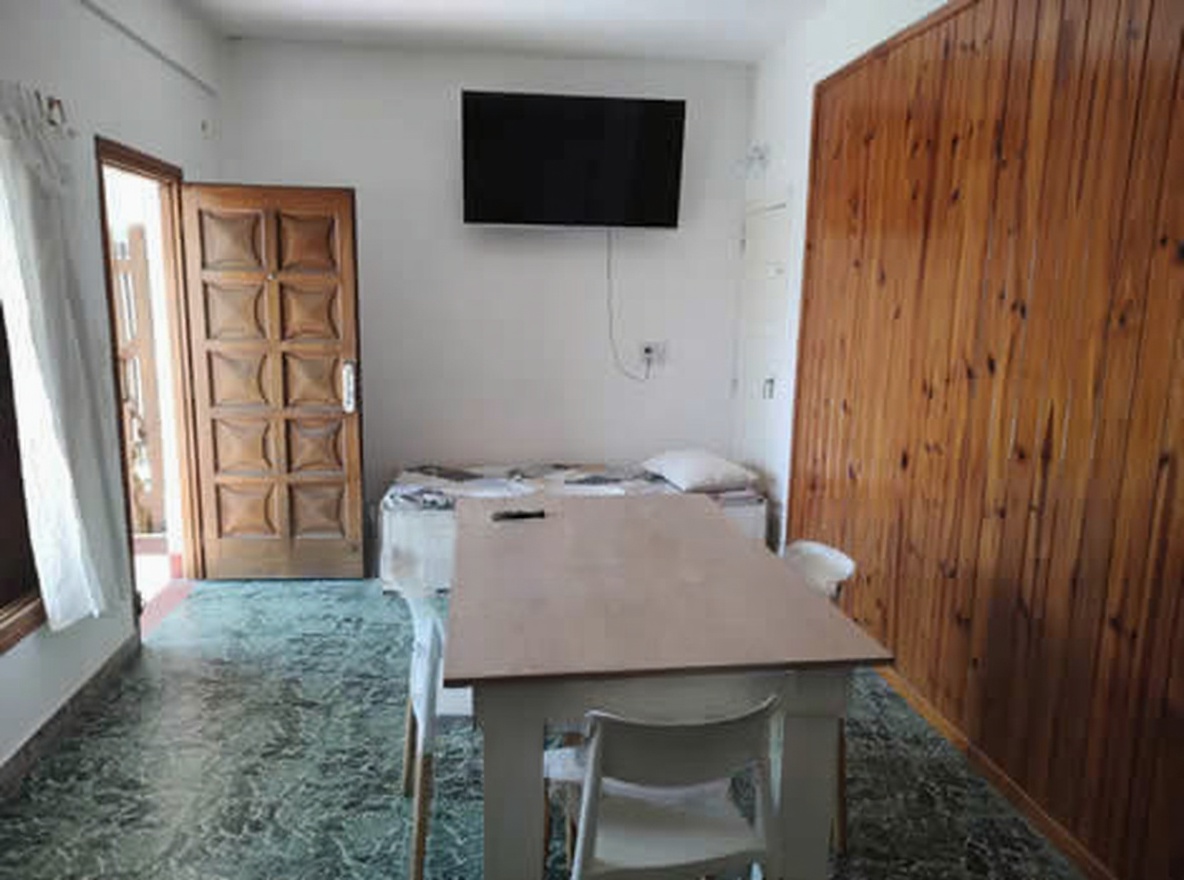 Casa con parrilla a 200 metros del mar en Santa Teresita miniatura 2