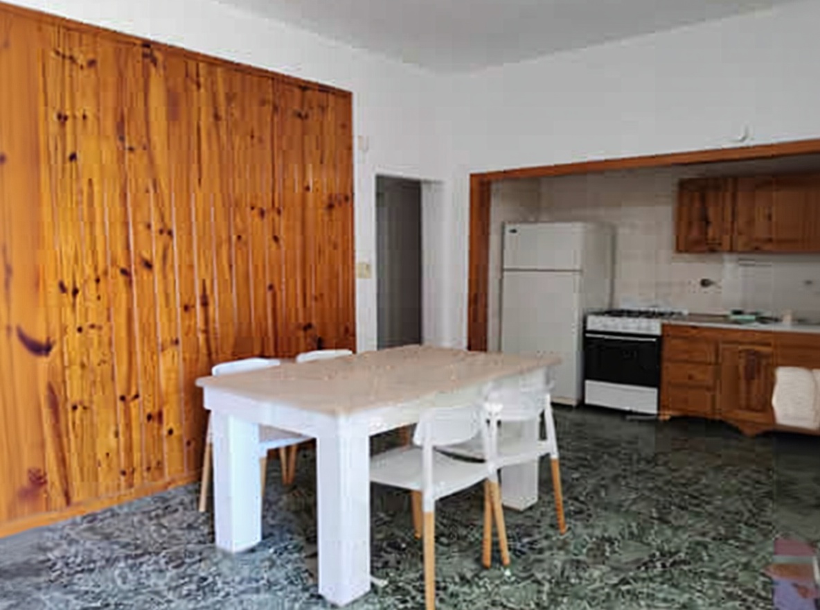 Casa con parrilla a 200 metros del mar en Santa Teresita miniatura 3