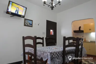 Casa con parque y parrilla a 200 metros del mar en San Clemente del Tuyú foto 5