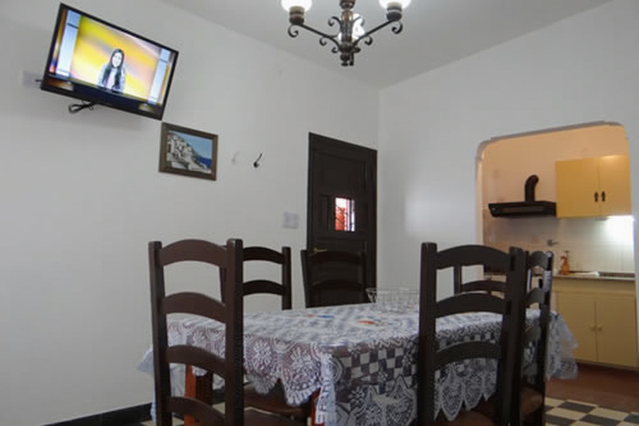 Casa con parque y parrilla a 200 metros del mar en San Clemente del Tuyú miniatura 5