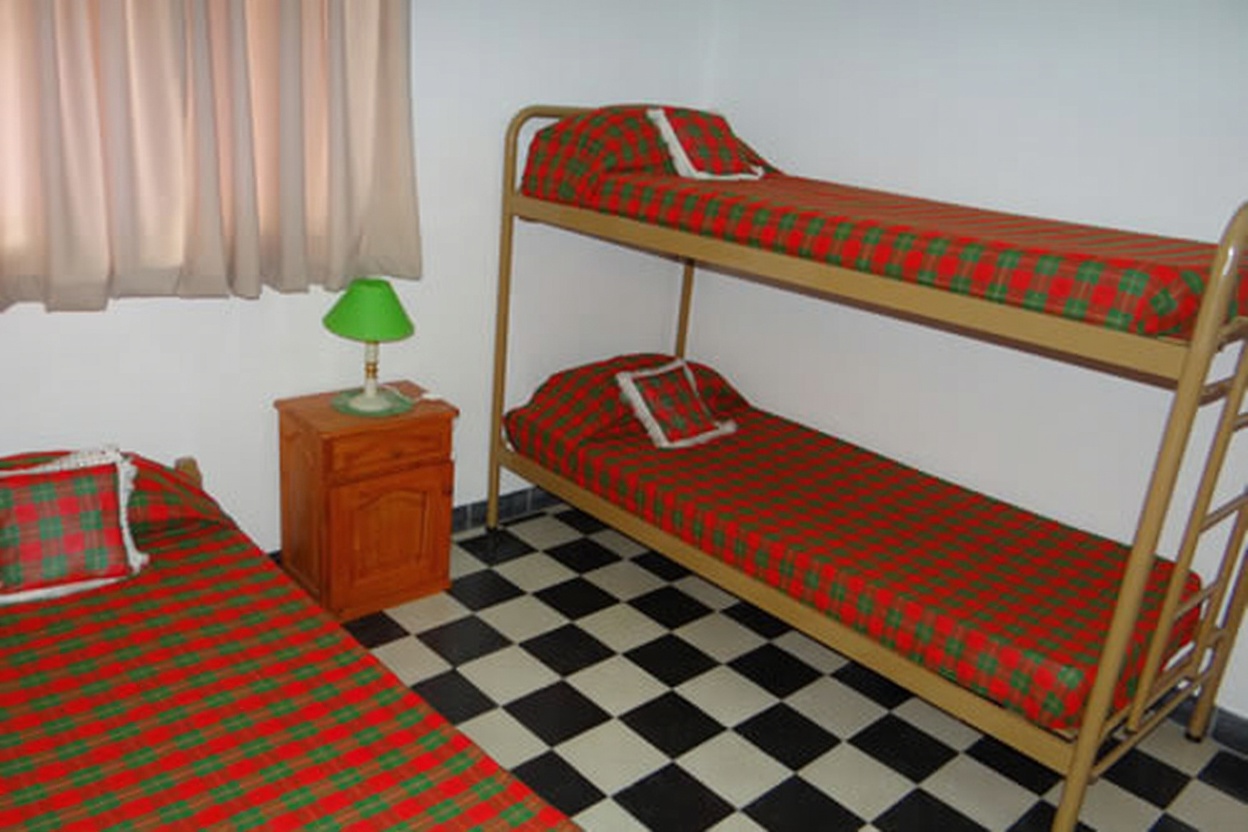 Casa con parque y parrilla a 200 metros del mar en San Clemente del Tuyú miniatura 6