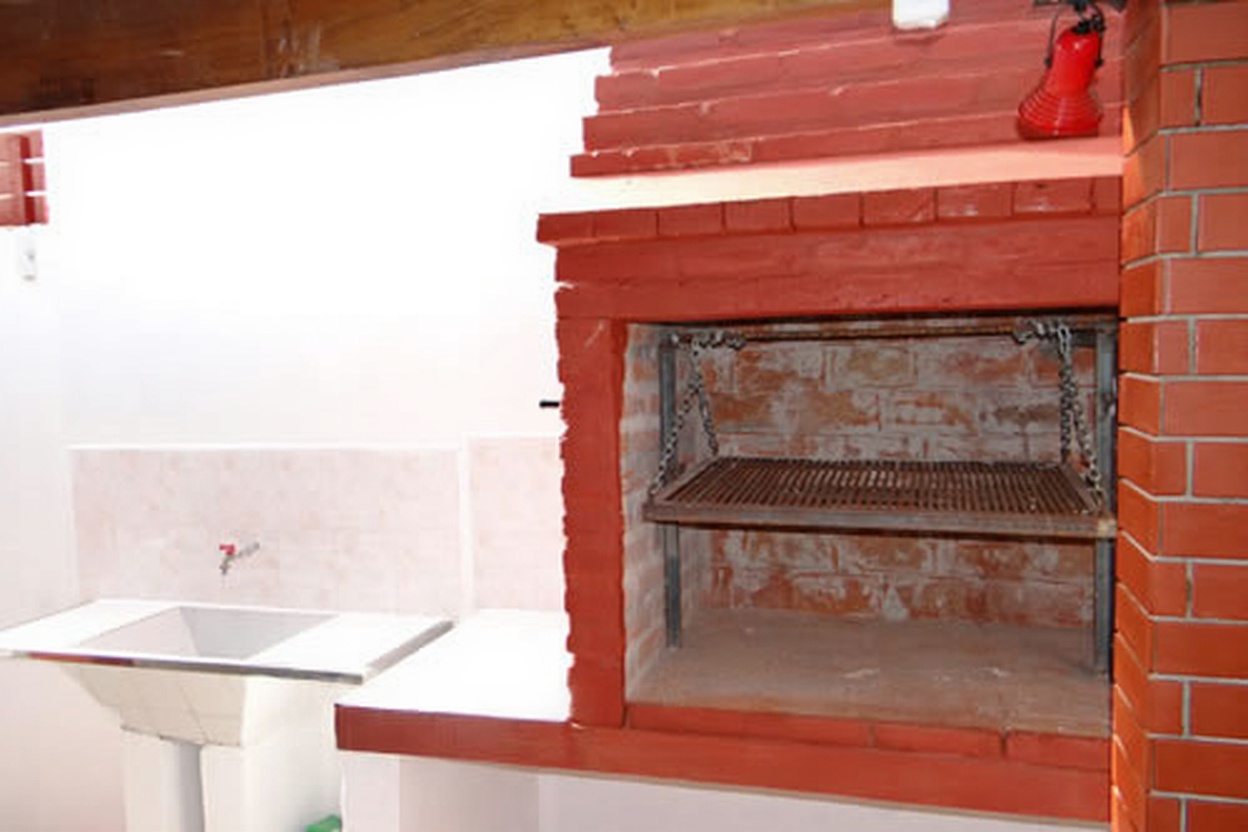 Casa con parque y parrilla a 200 metros del mar en San Clemente del Tuyú miniatura 8