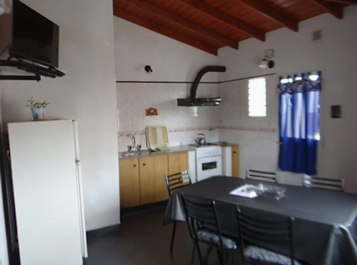 Casa con parque y parrilla a 200 metros del mar en San Clemente del Tuyú miniatura 10