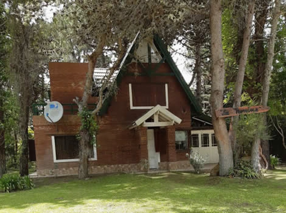 Casa con parque y parrilla a 8 cuadras del mar en Costa del Este