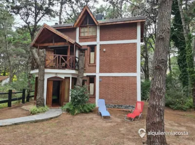 Casa con parque y parrilla a 200 metros del mar en Costa del Este