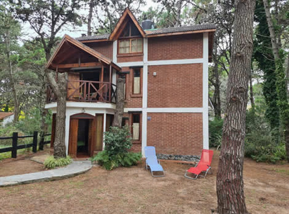 Casa con parque y parrilla a 200 metros del mar en Costa del Este