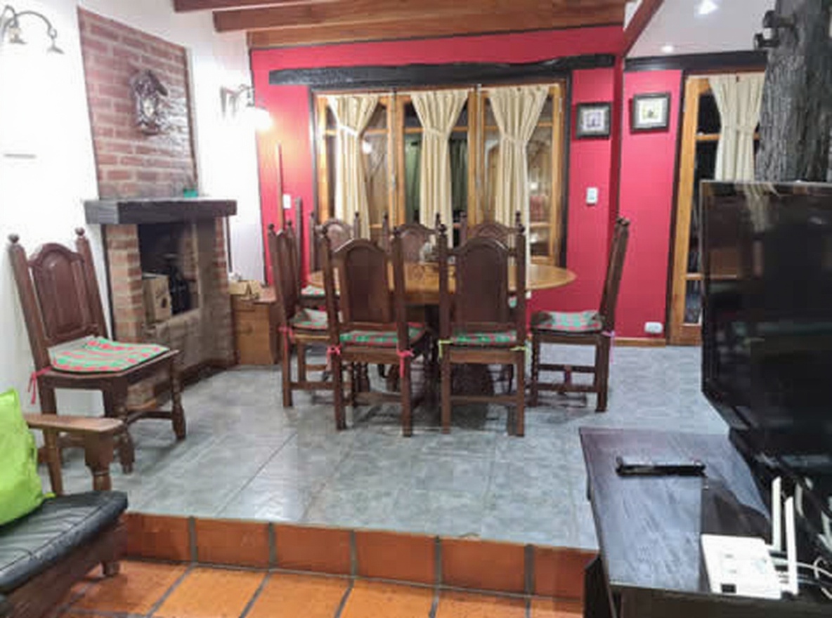 Casa con parque y parrilla a 200 metros del mar en Costa del Este miniatura 3