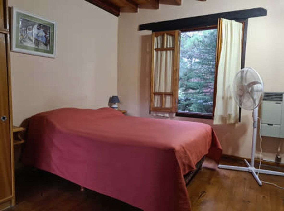 Casa con parque y parrilla a 200 metros del mar en Costa del Este miniatura 5