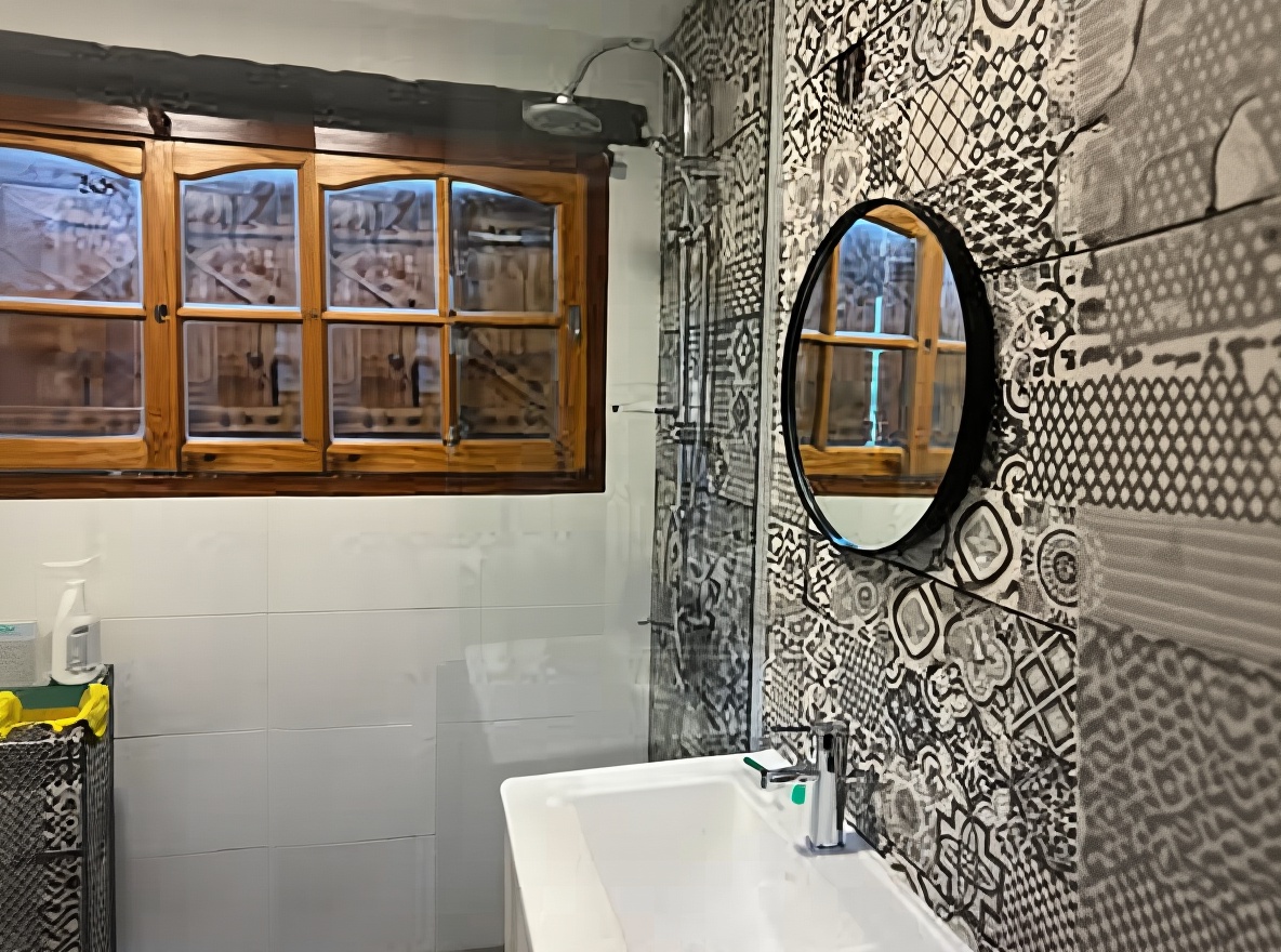 Casa con parque y parrilla a 200 metros del mar en Costa del Este miniatura 8