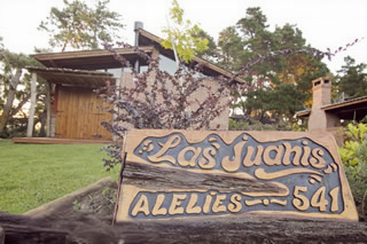 Casas con parque y parrilla a 8 cuadras del mar en Costa del Este miniatura 2