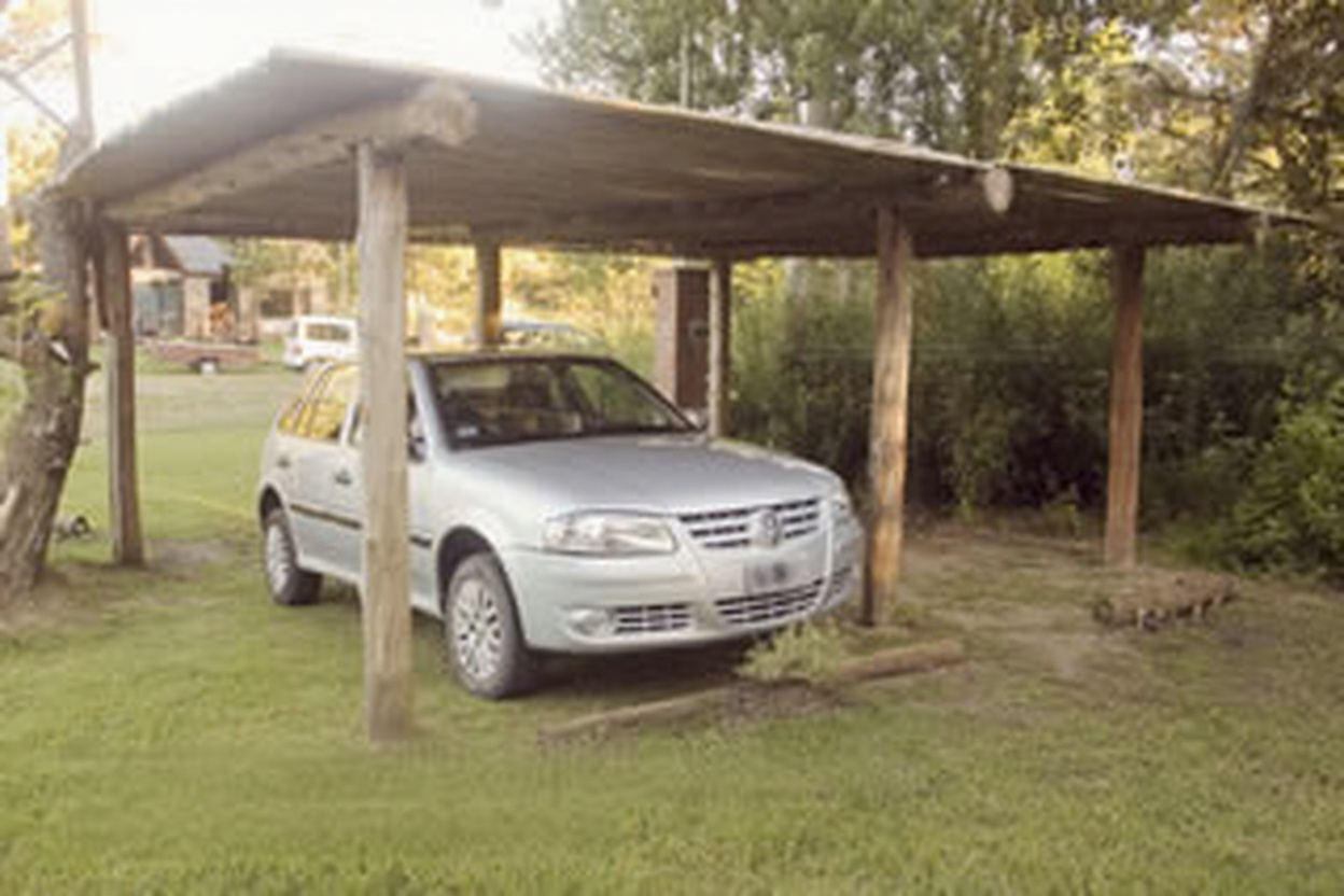 Casas con parque y parrilla a 8 cuadras del mar en Costa del Este miniatura 3