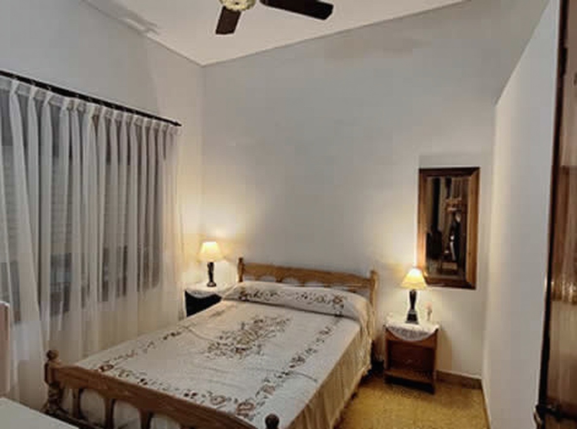 Casa con parque y parrilla a 60 metros del mar en Santa Teresita miniatura 8