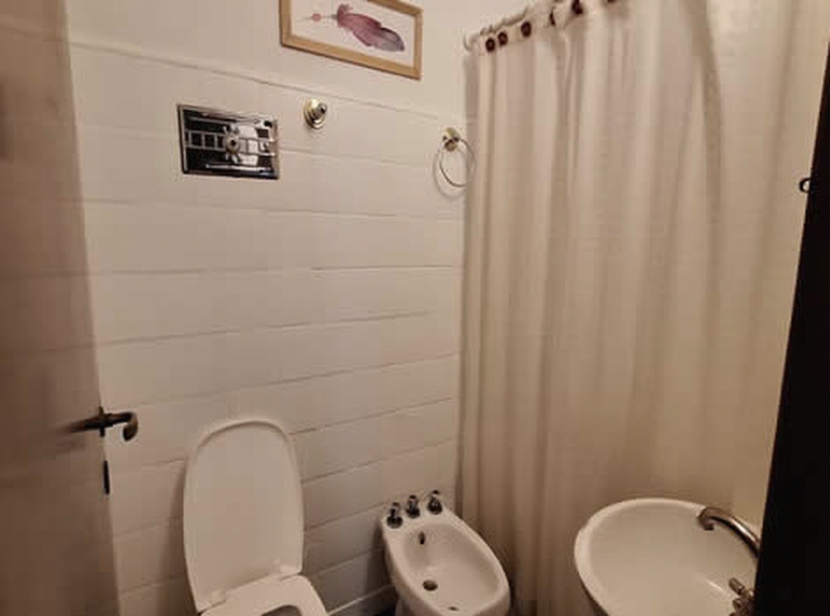 Casa con parque y parrilla a 60 metros del mar en Santa Teresita miniatura 9