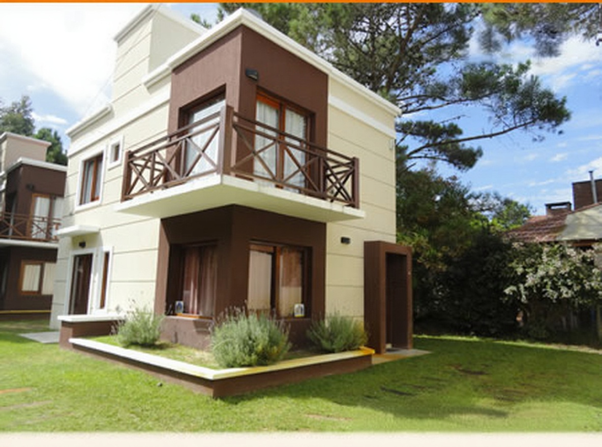 Casa con cochera y parrilla a 6 cuadras del mar en Costa del Este