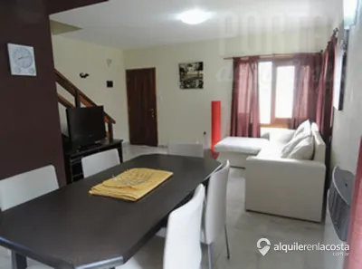 Casa con cochera y parrilla a 6 cuadras del mar en Costa del Este foto 3