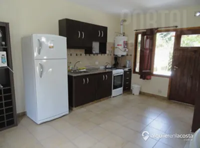 Casa con cochera y parrilla a 6 cuadras del mar en Costa del Este foto 5