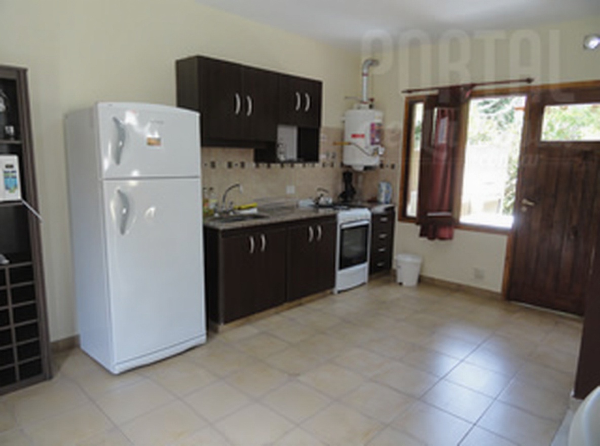 Casa con cochera y parrilla a 6 cuadras del mar en Costa del Este miniatura 5