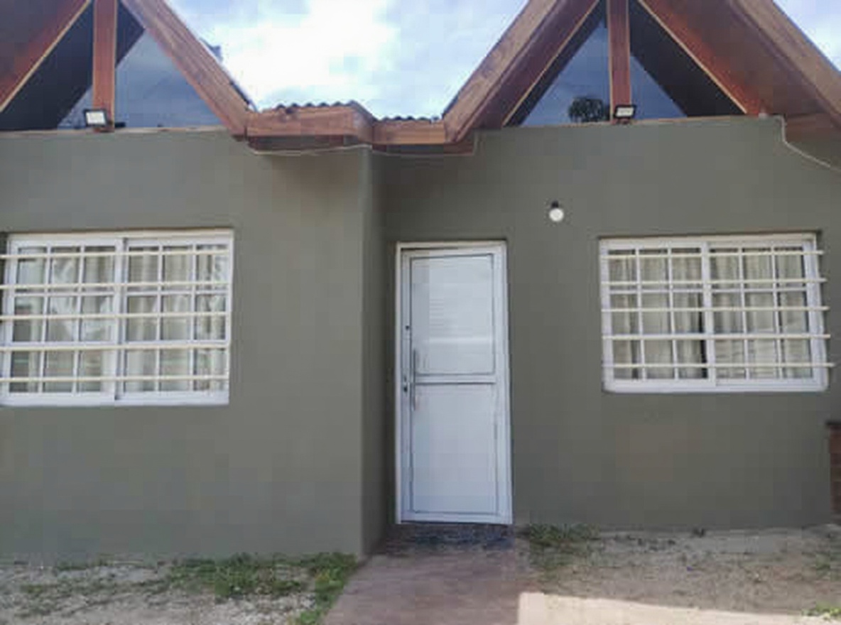 Casa con patio y parrilla a 700 metros del mar en San Clemente del Tuyú miniatura 2