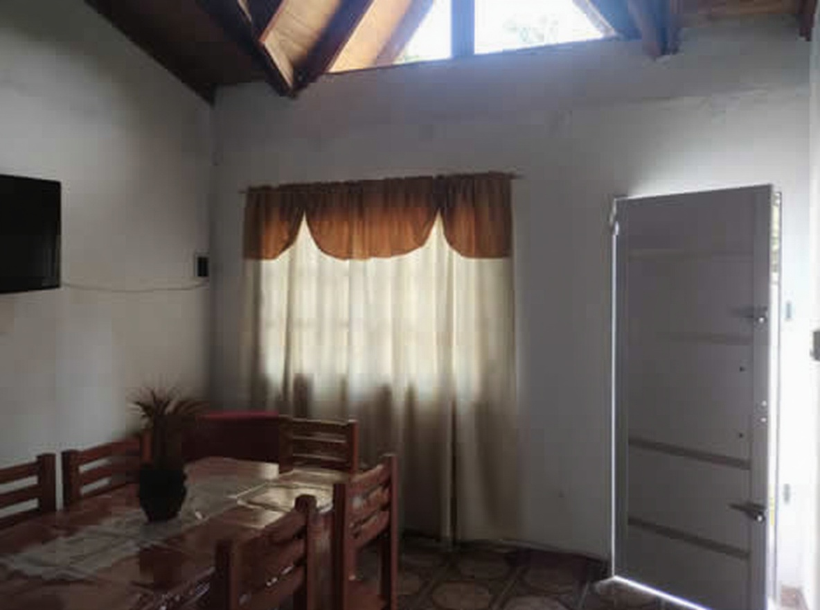 Casa con patio y parrilla a 700 metros del mar en San Clemente del Tuyú miniatura 4