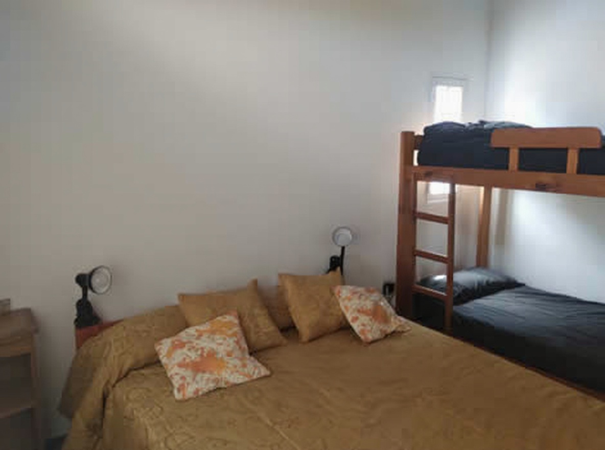 Casa con patio y parrilla a 700 metros del mar en San Clemente del Tuyú miniatura 5