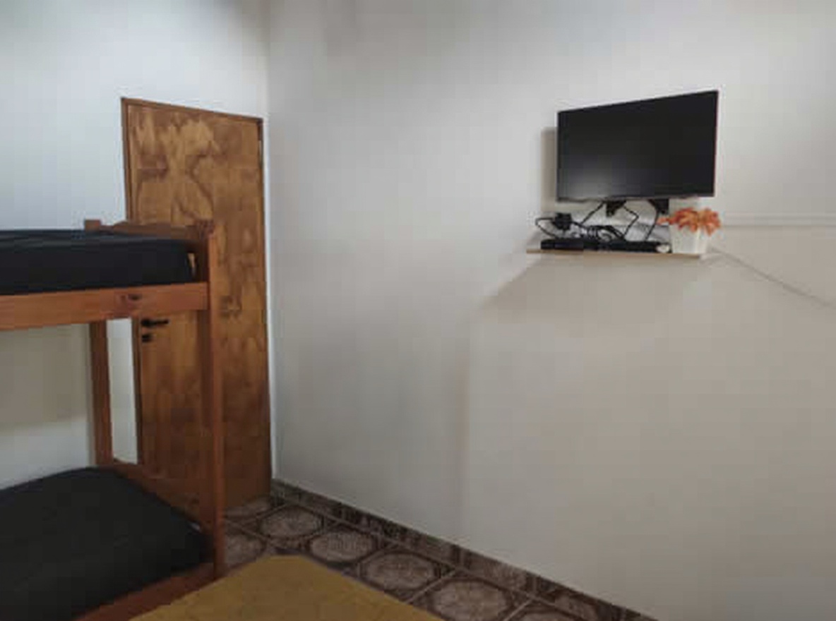 Casa con patio y parrilla a 700 metros del mar en San Clemente del Tuyú miniatura 6