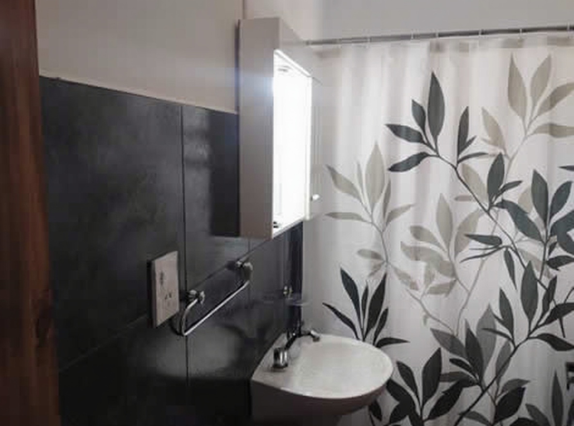 Casa con patio y parrilla a 700 metros del mar en San Clemente del Tuyú miniatura 7