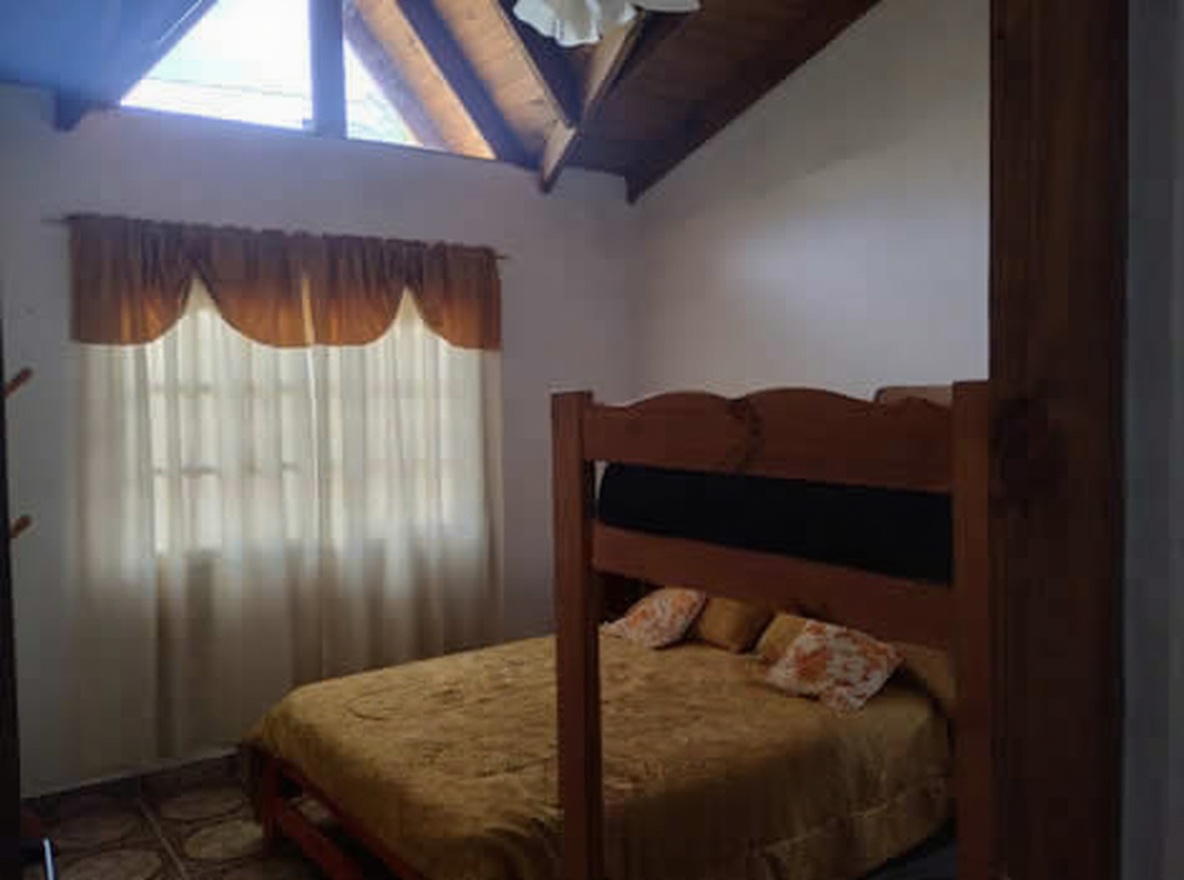 Casa con patio y parrilla a 700 metros del mar en San Clemente del Tuyú miniatura 9