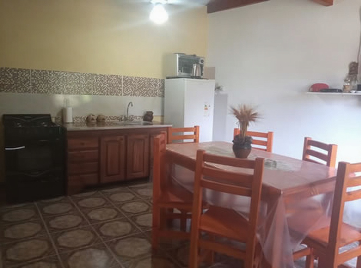 Casa con patio y parrilla a 700 metros del mar en San Clemente del Tuyú miniatura 11