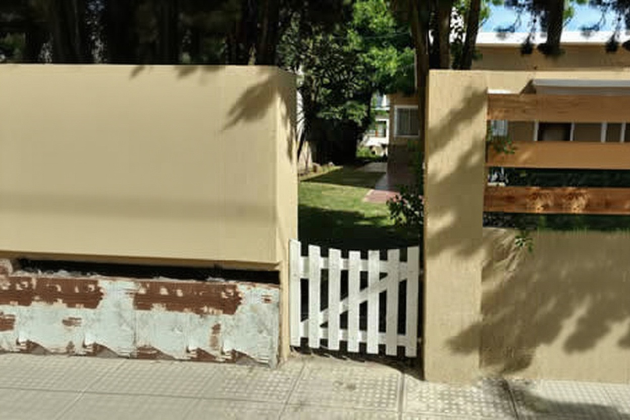 Casa con parque y parrilla en San Clemente del Tuyú miniatura 2