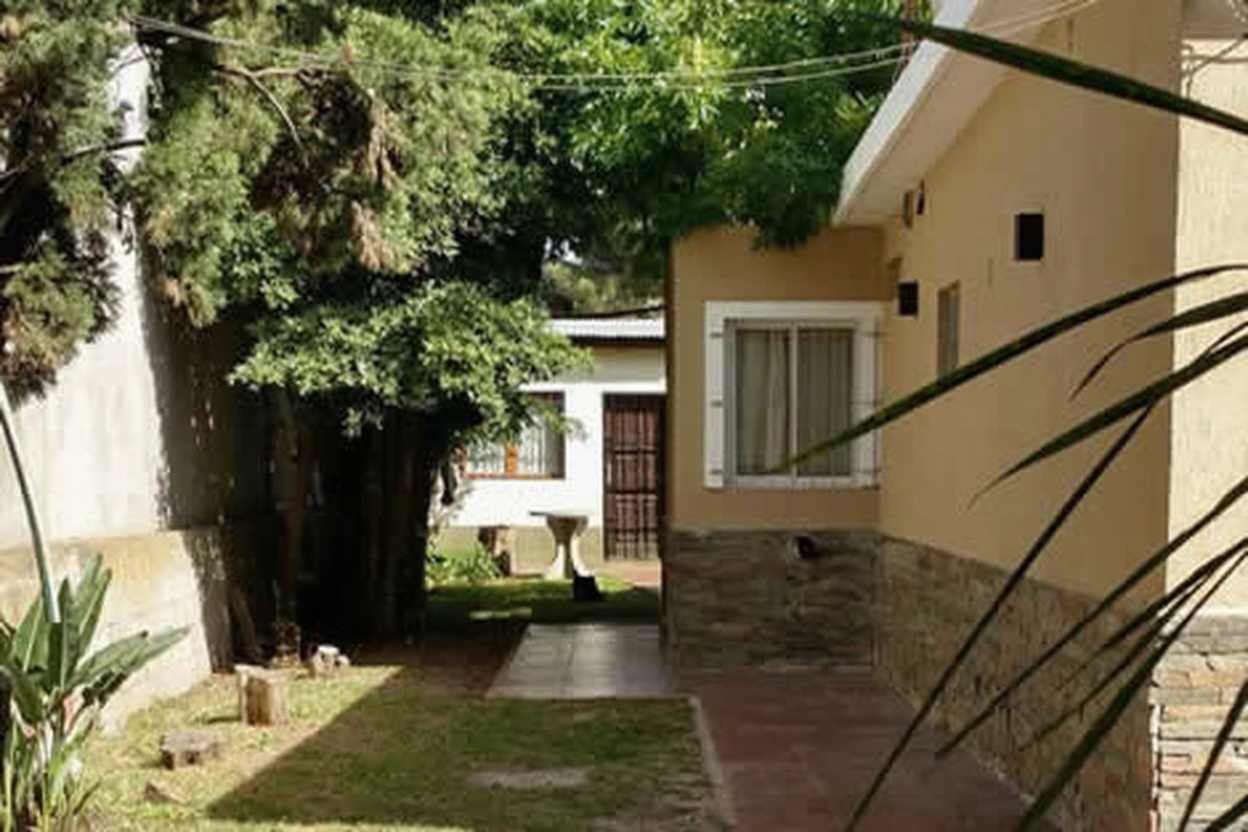 Casa con parque y parrilla en San Clemente del Tuyú miniatura 3