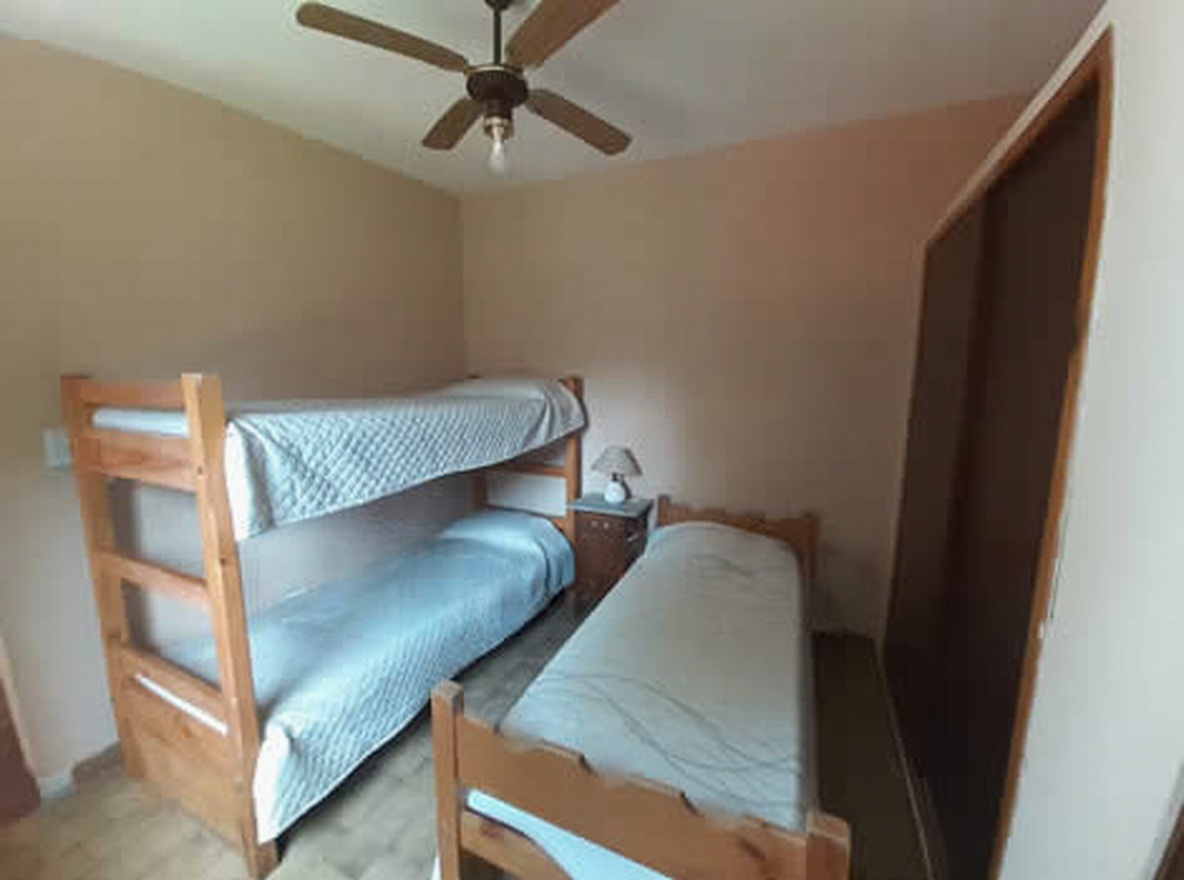 Casa con parque y parrilla en San Clemente del Tuyú miniatura 6