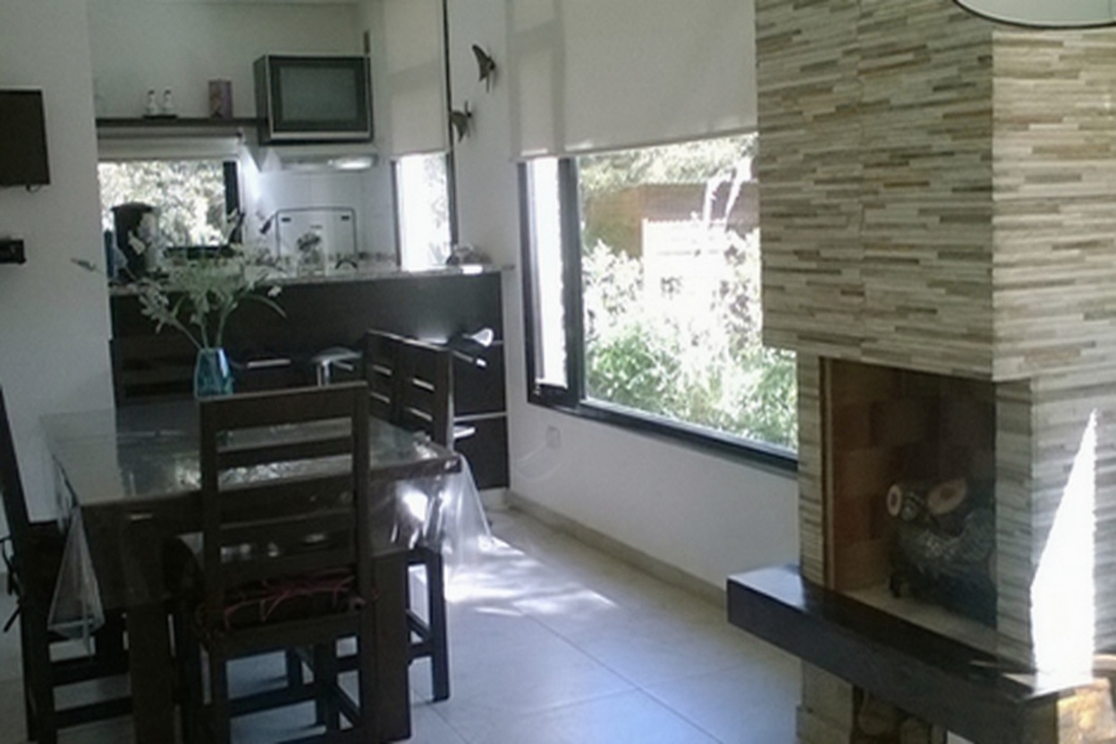 Casa para 5 o 6 personas en entorno arbolado de Costa del Este miniatura 2