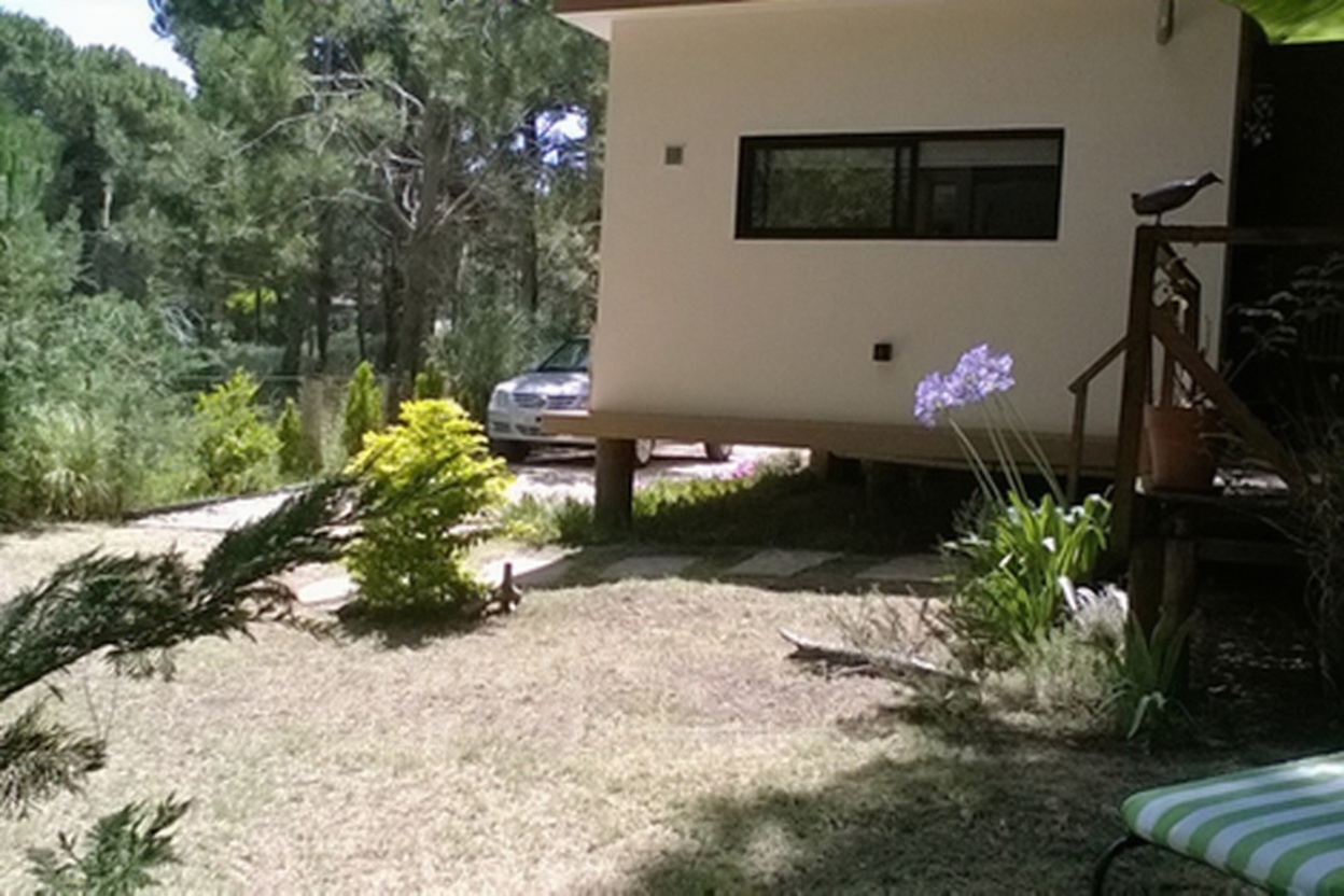 Casa para 5 o 6 personas en entorno arbolado de Costa del Este miniatura 7