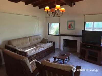 Casa con cochera y parrilla a 400 metros del mar en Costa del Este foto 2