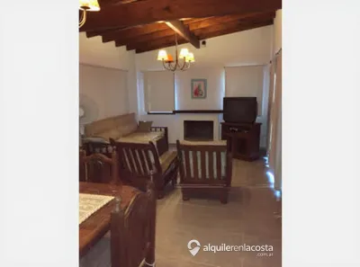 Casa con cochera y parrilla a 400 metros del mar en Costa del Este foto 3