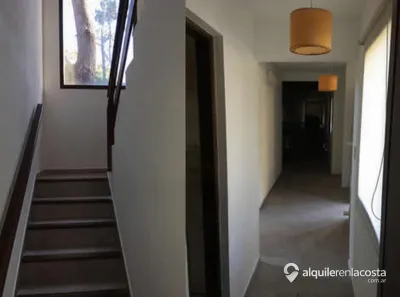 Casa con cochera y parrilla a 400 metros del mar en Costa del Este foto 5