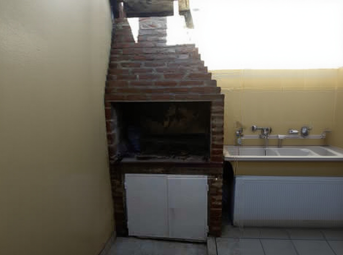 Casa con patio y parrilla a 4 cuadras del mar en San Clemente del Tuyú miniatura 8