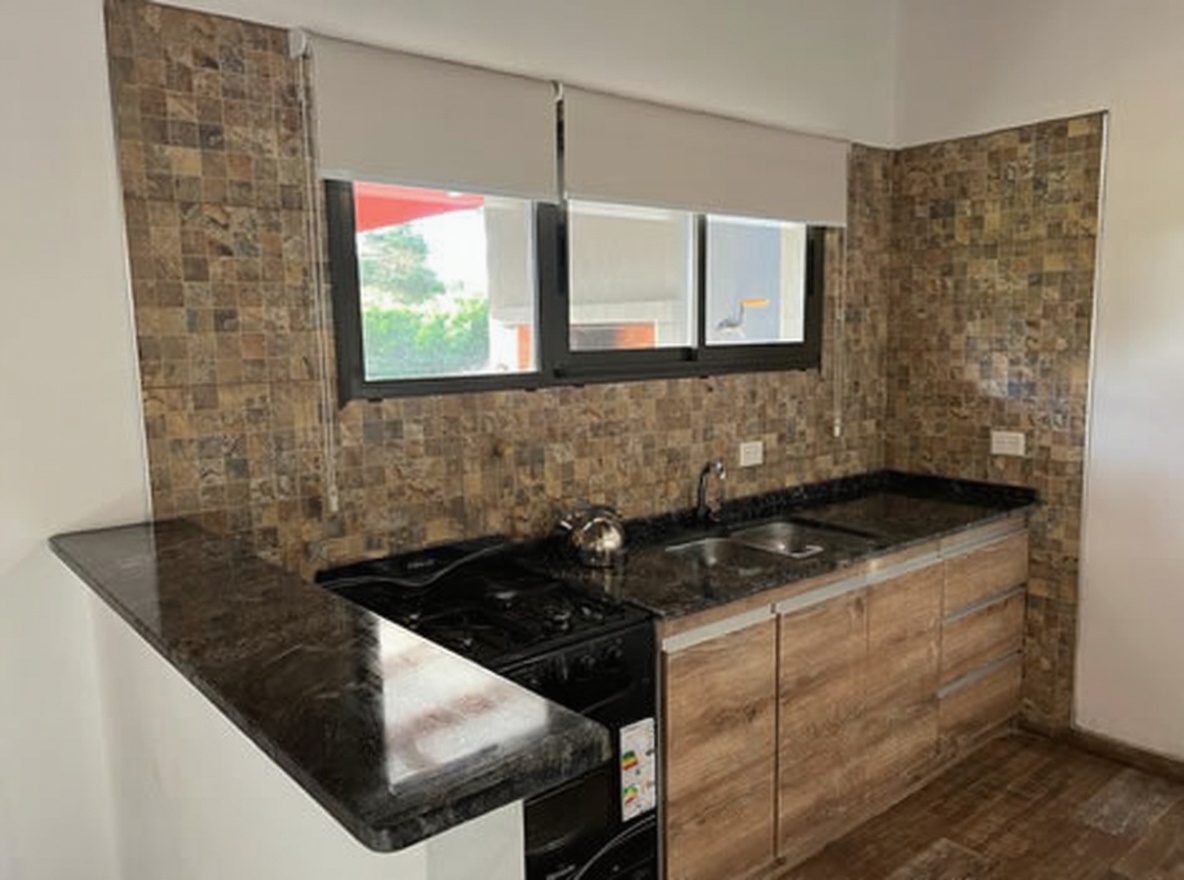 Casa de 4 ambientes para 8 personas en Costa del Este miniatura 3