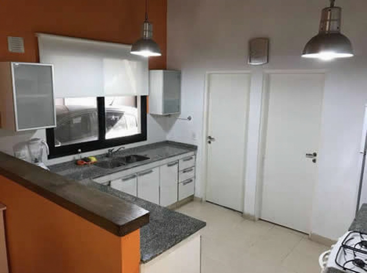 Casa de una planta para 9 personas en zona norte de Pinamar miniatura 4