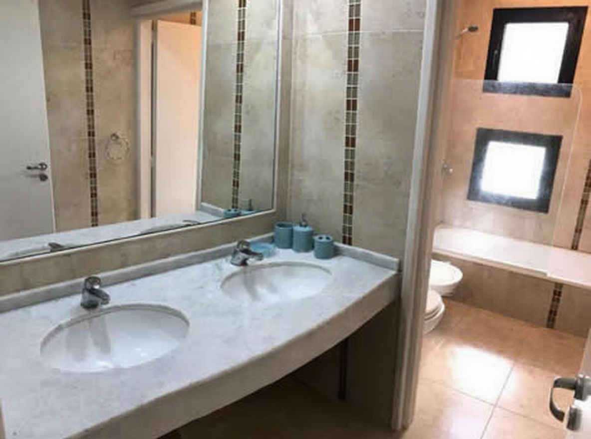 Casa de una planta para 9 personas en zona norte de Pinamar miniatura 6