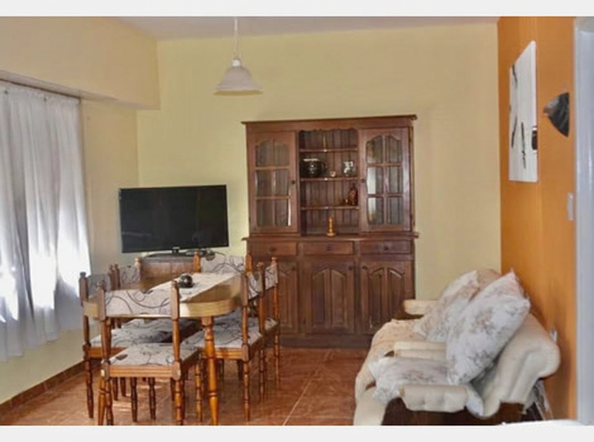 Casa con patio y parrilla en Mar del Tuyú miniatura 2