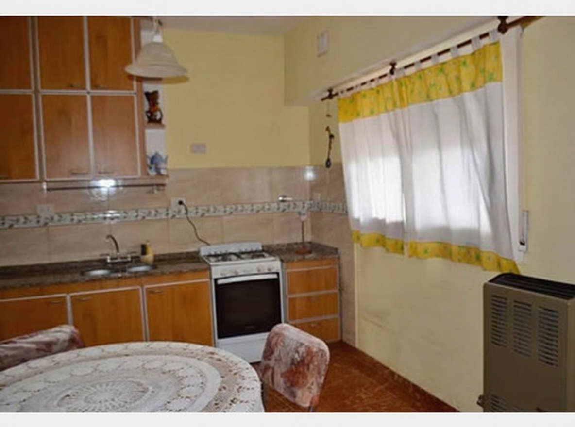 Casa con patio y parrilla en Mar del Tuyú miniatura 3