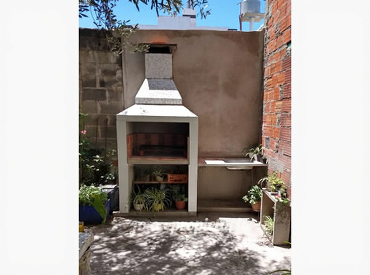 Casa con patio y parrilla en Mar del Tuyú miniatura 8