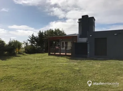 Casas con cochera y parrilla en San Clemente del Tuyú foto 2