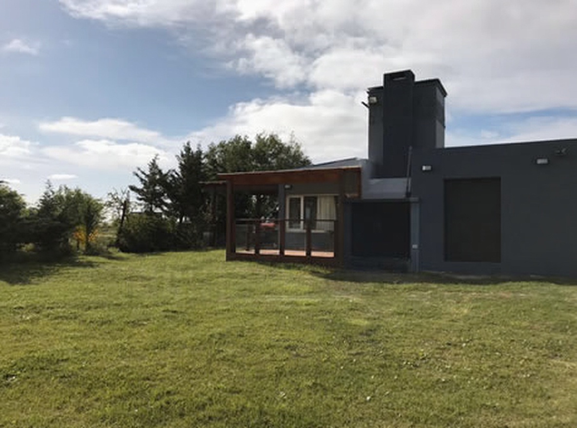 Casas con cochera y parrilla en San Clemente del Tuyú miniatura 2