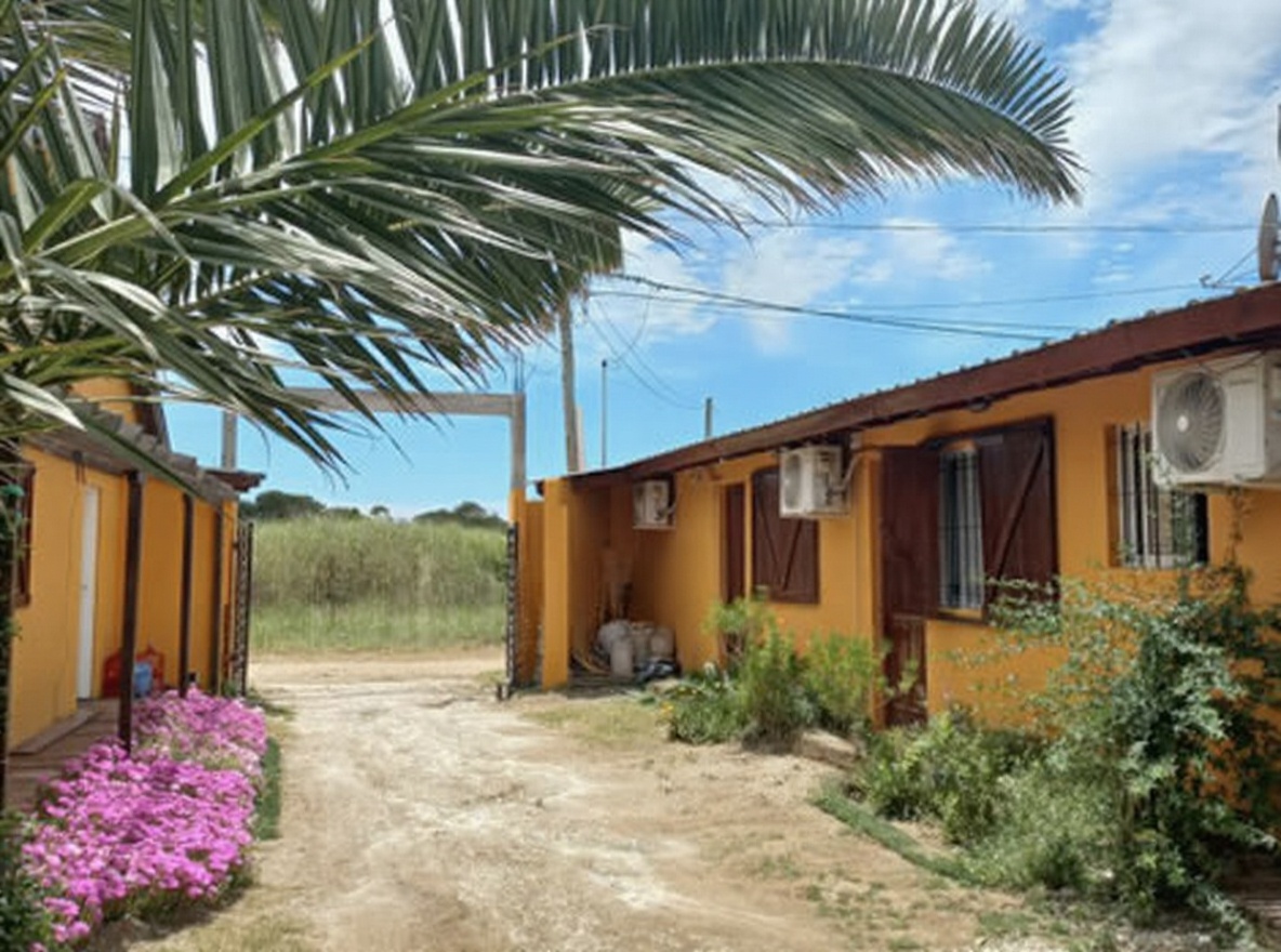 Cabañas con parque y parrilla a 150 metros del mar en San Clemente del Tuyú miniatura 3