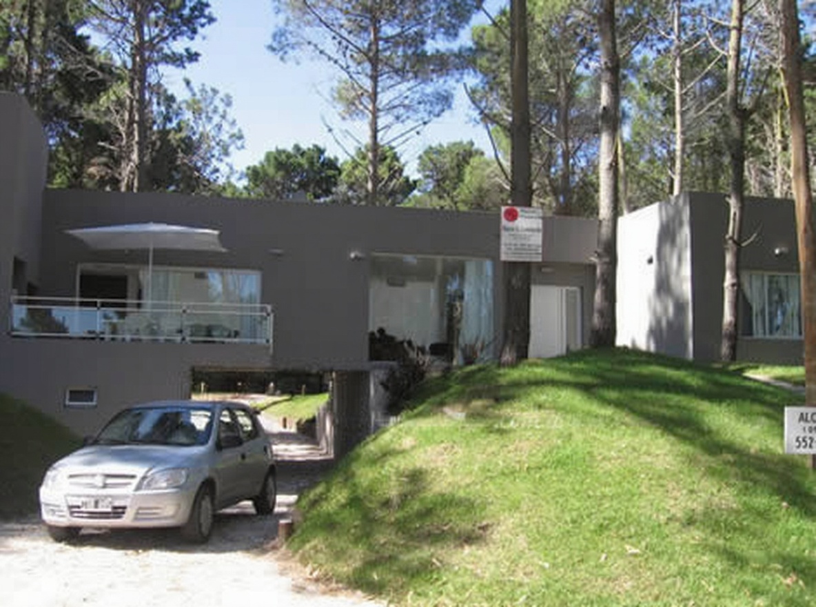 Casas con patio y parrilla a 300 metros del mar en Costa del Este