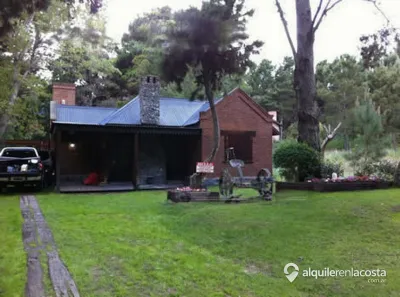 Casas con cochera y parrilla en Costa del Este